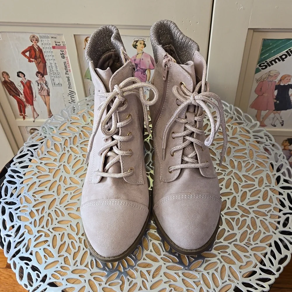 Wonder Nation suede pale pink ankle boots Sz 4. 🎁